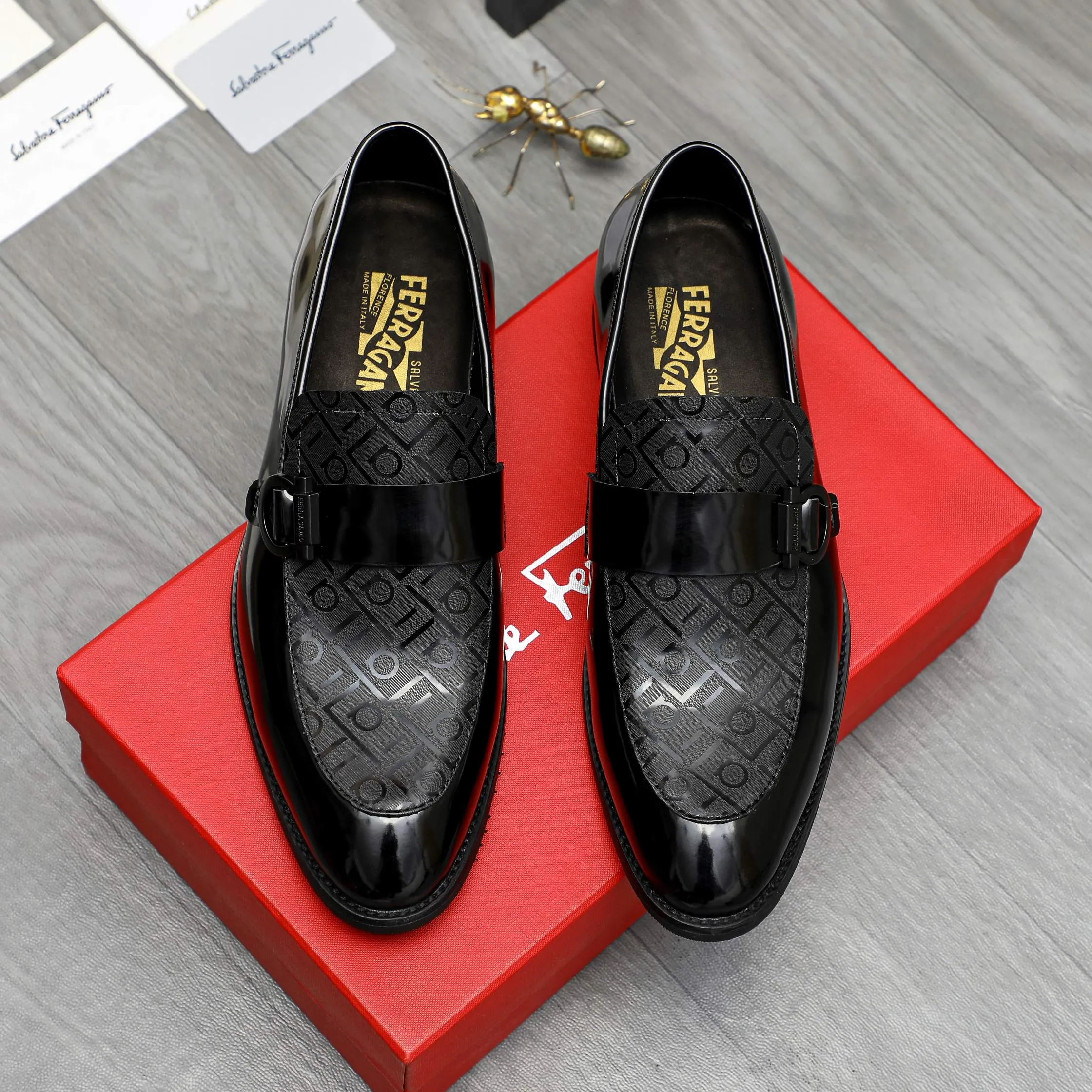 Men's shoes 💰460 Product trademark: Ferragamo "Ferragamo" business slip-on leather shoes Regular size: 39-44 Product materials: Selected high-quality pearlized cowhide stitching upper, cowhide lining, original outsole